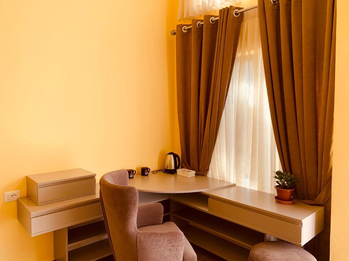 Auto Tana Guest House Тирана Екстер'єр фото