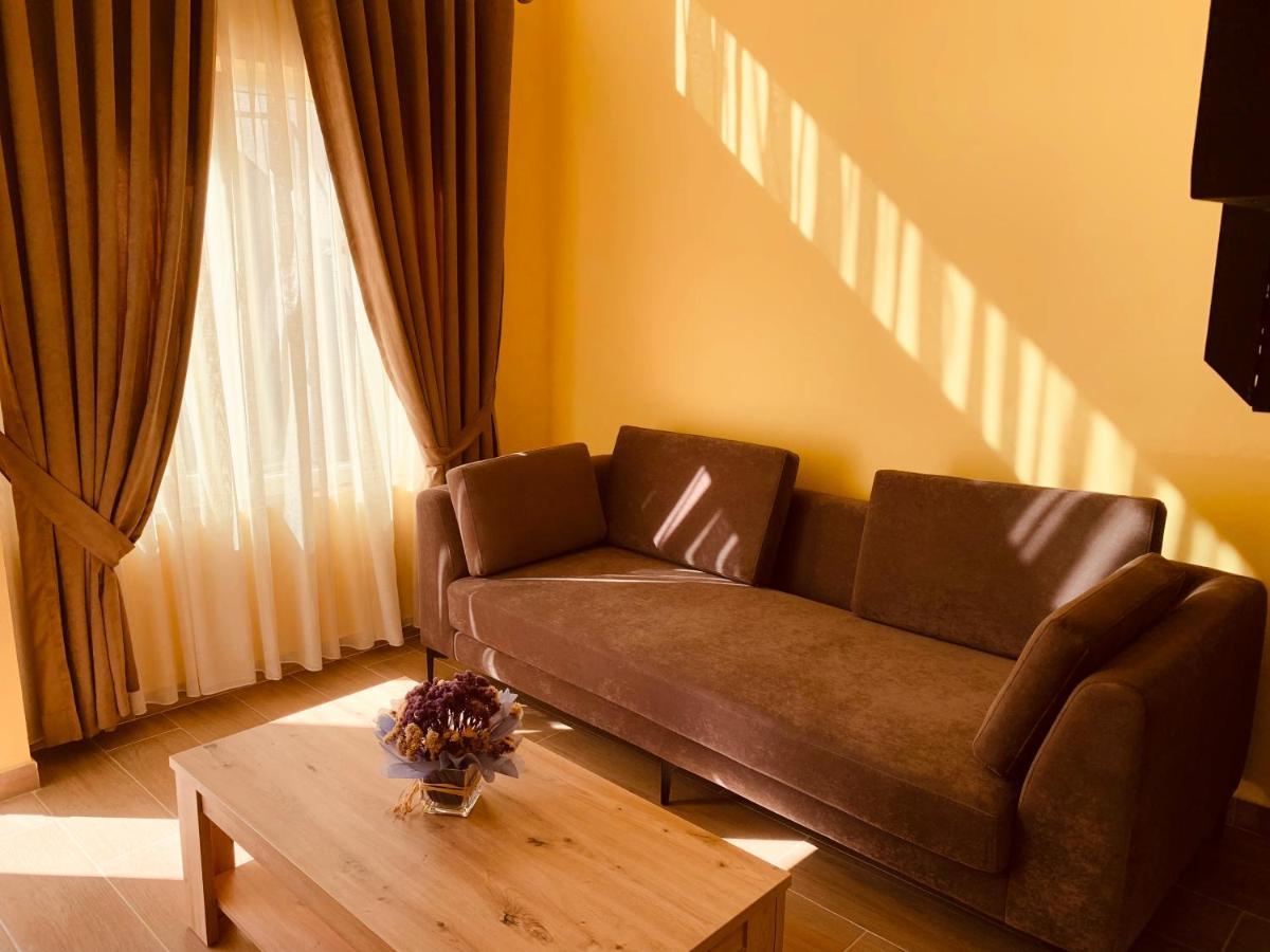 Auto Tana Guest House Тирана Екстер'єр фото