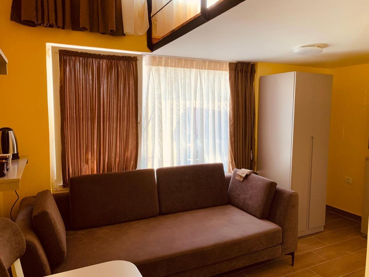 Auto Tana Guest House Тирана Екстер'єр фото