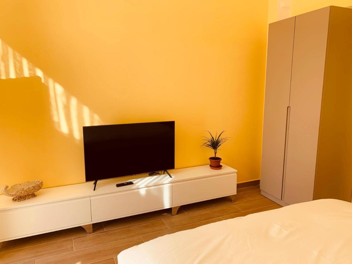 Auto Tana Guest House Тирана Екстер'єр фото