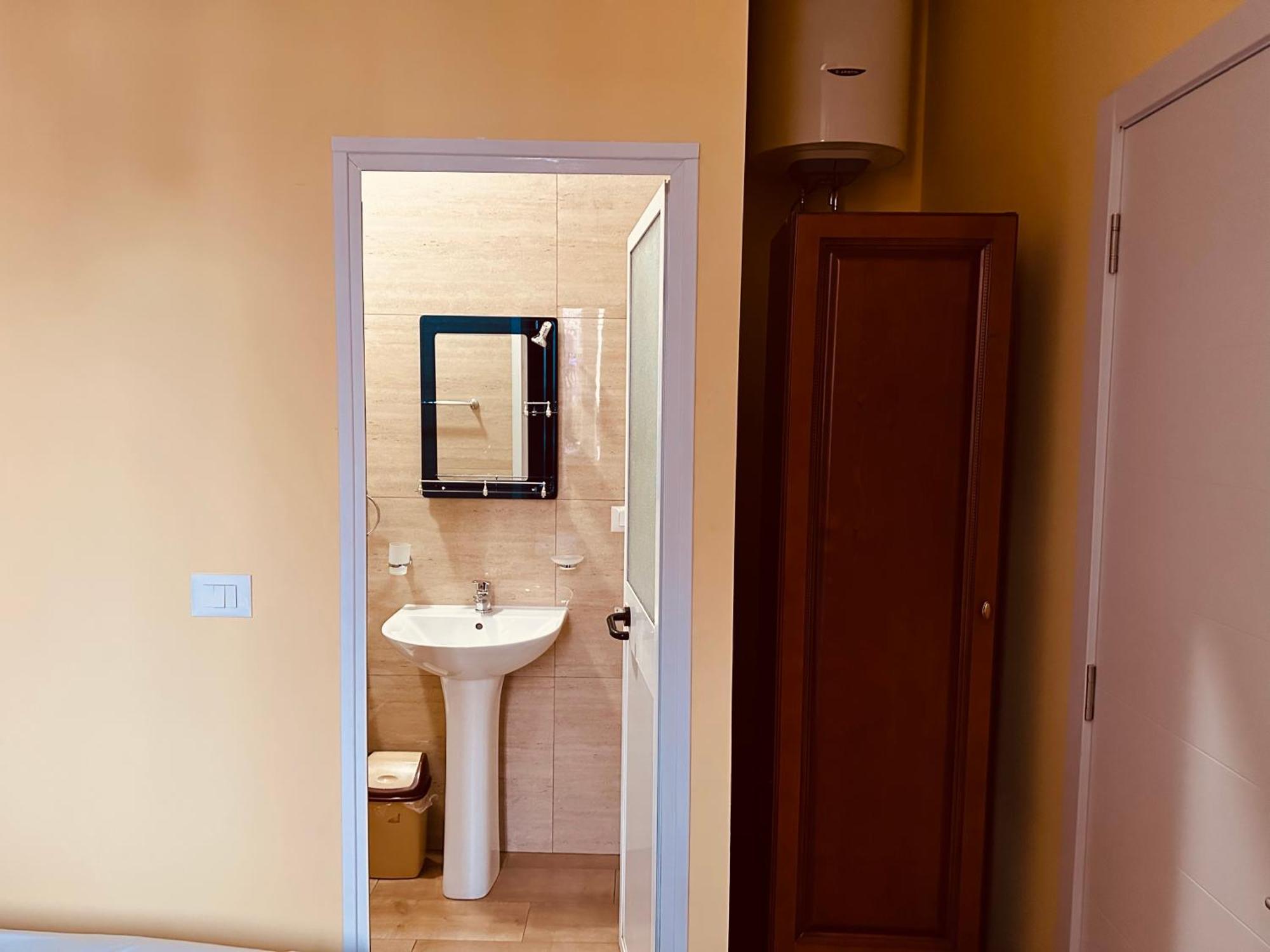 Auto Tana Guest House Тирана Екстер'єр фото