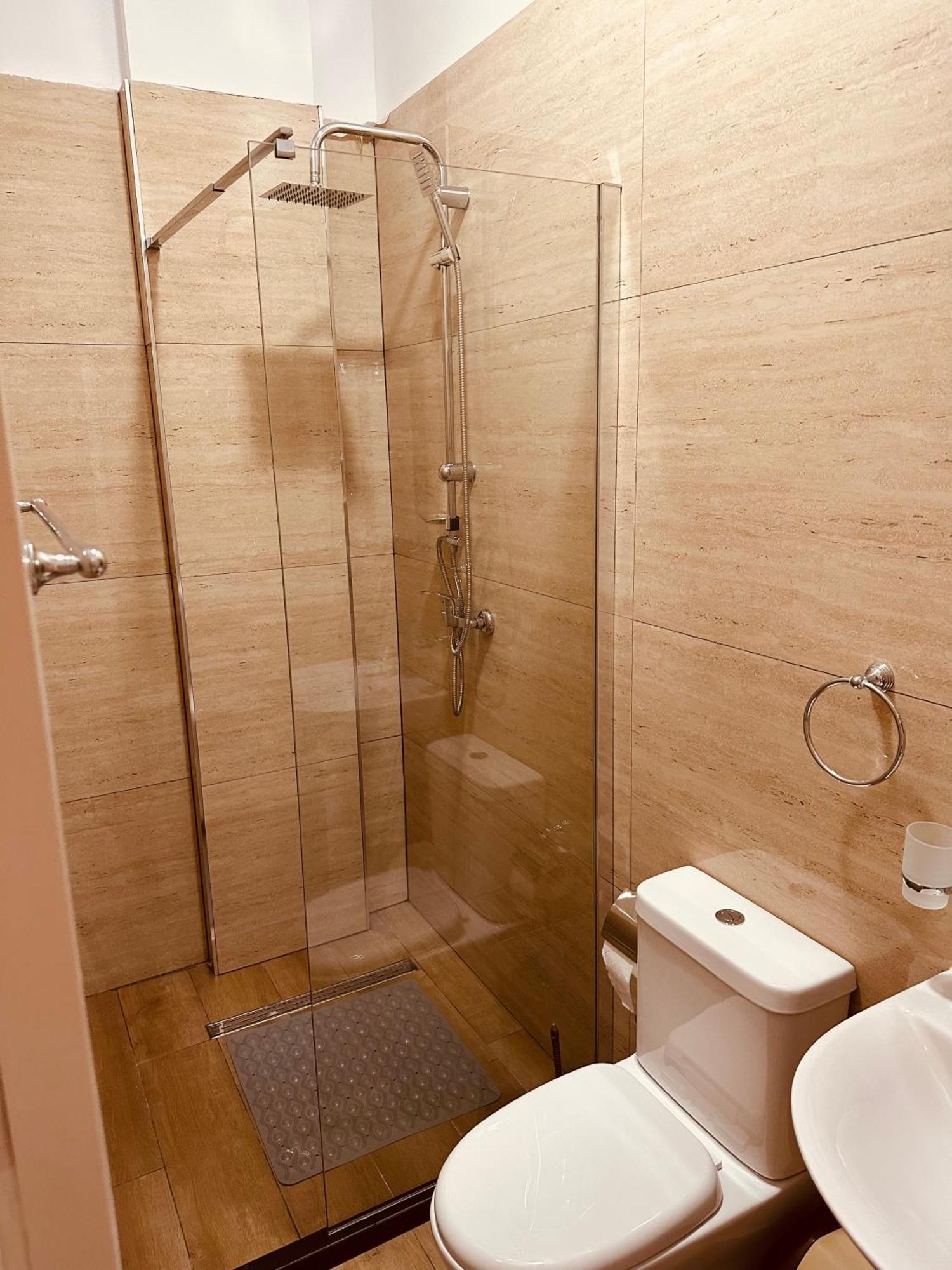 Auto Tana Guest House Тирана Екстер'єр фото
