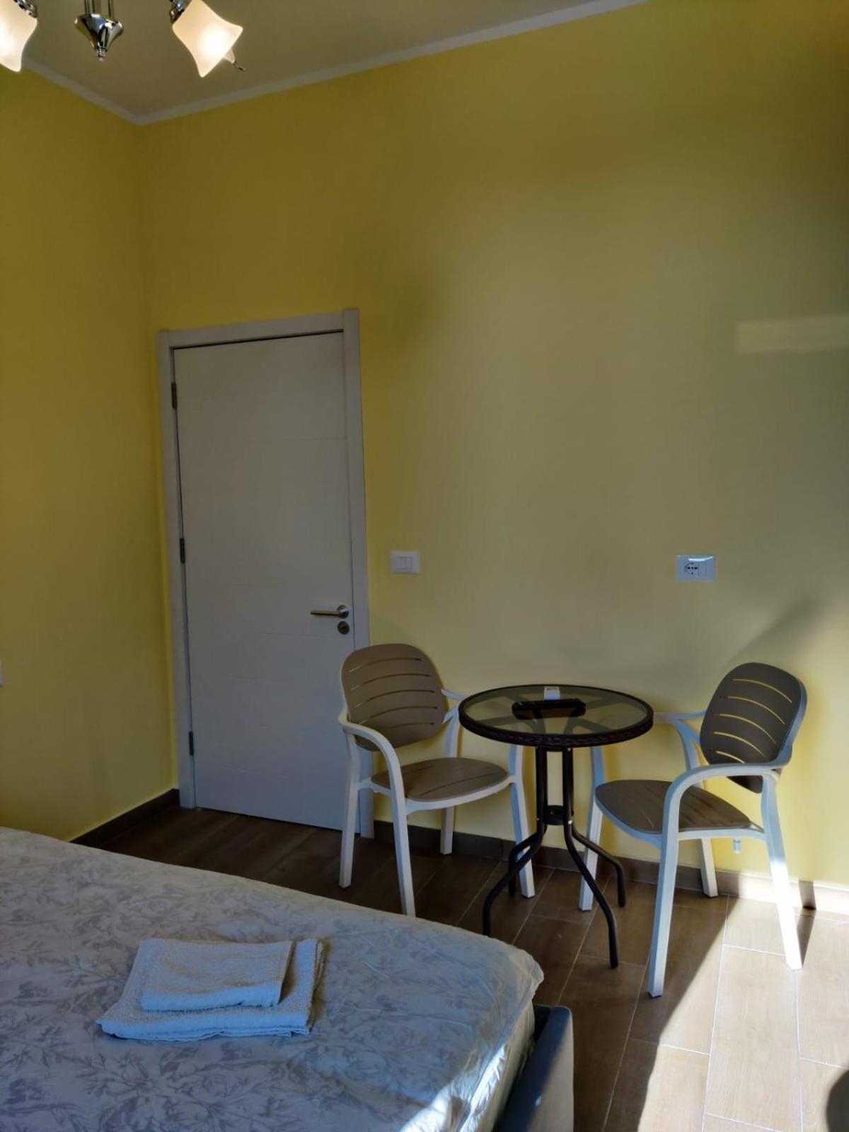 Auto Tana Guest House Тирана Екстер'єр фото
