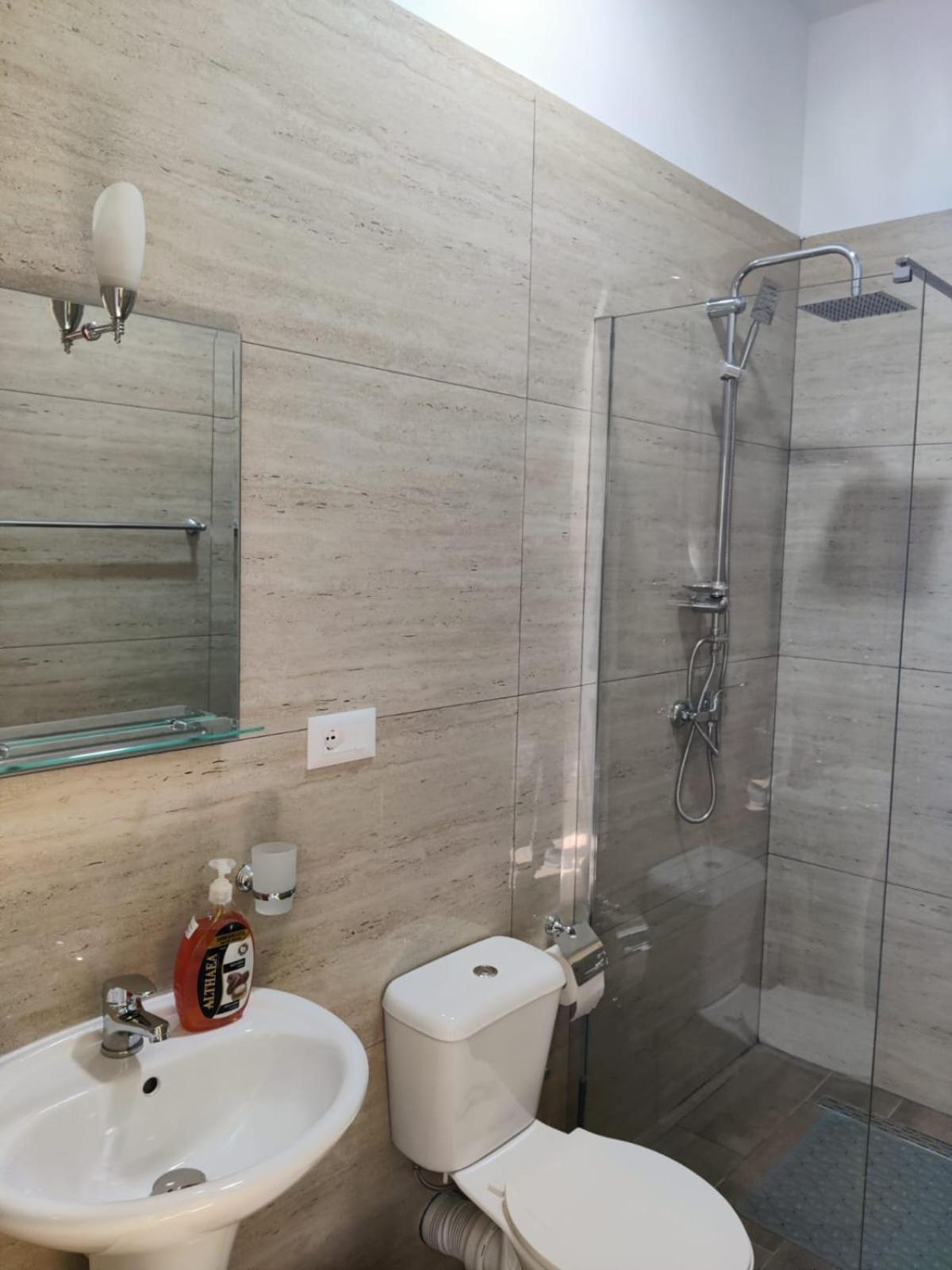 Auto Tana Guest House Тирана Екстер'єр фото