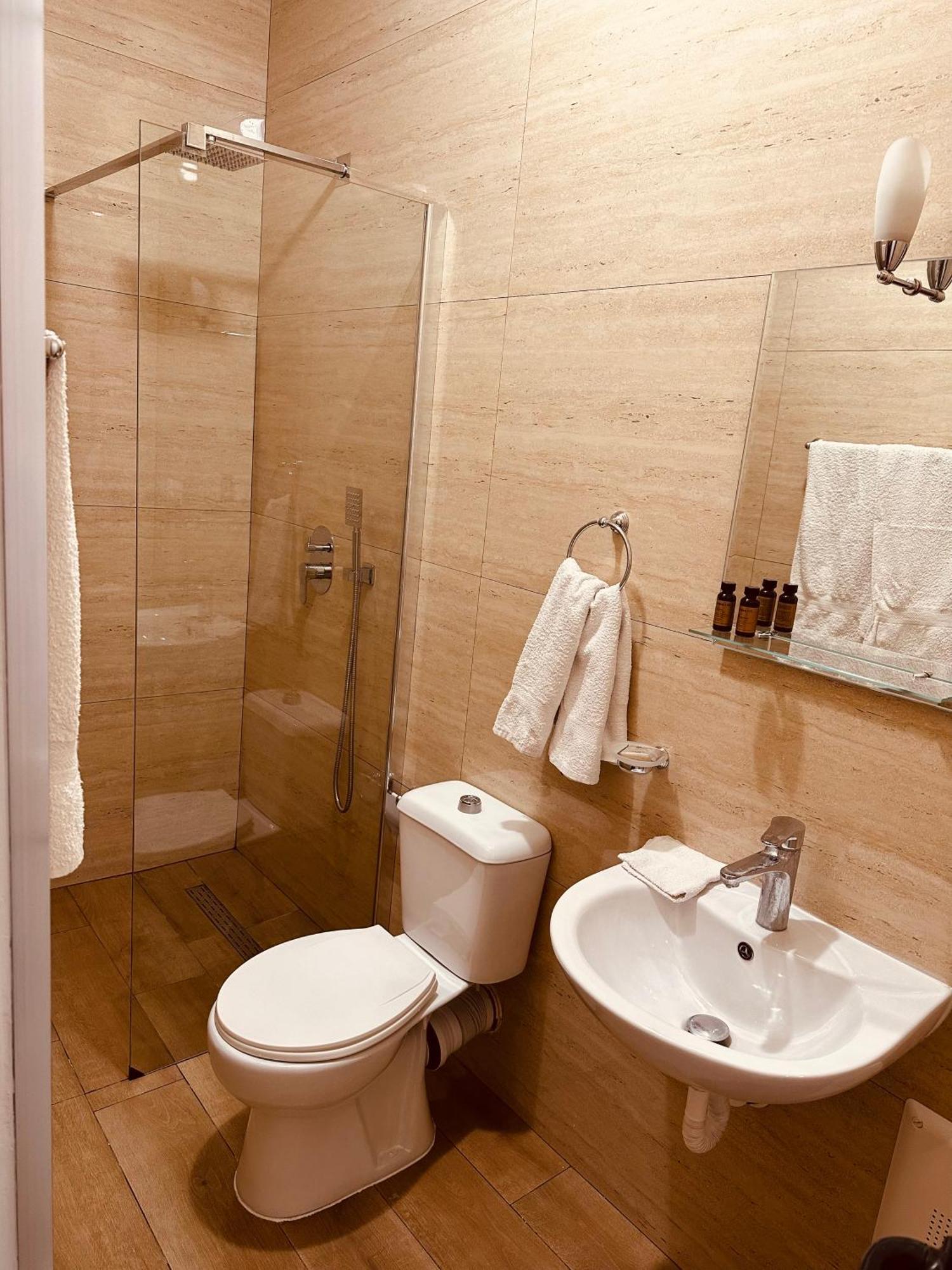Auto Tana Guest House Тирана Екстер'єр фото