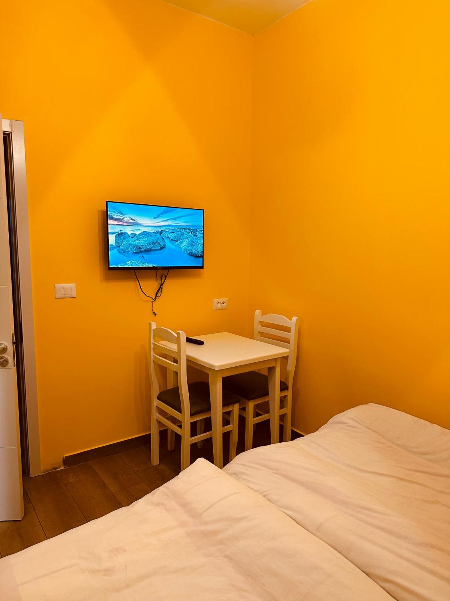 Auto Tana Guest House Тирана Екстер'єр фото