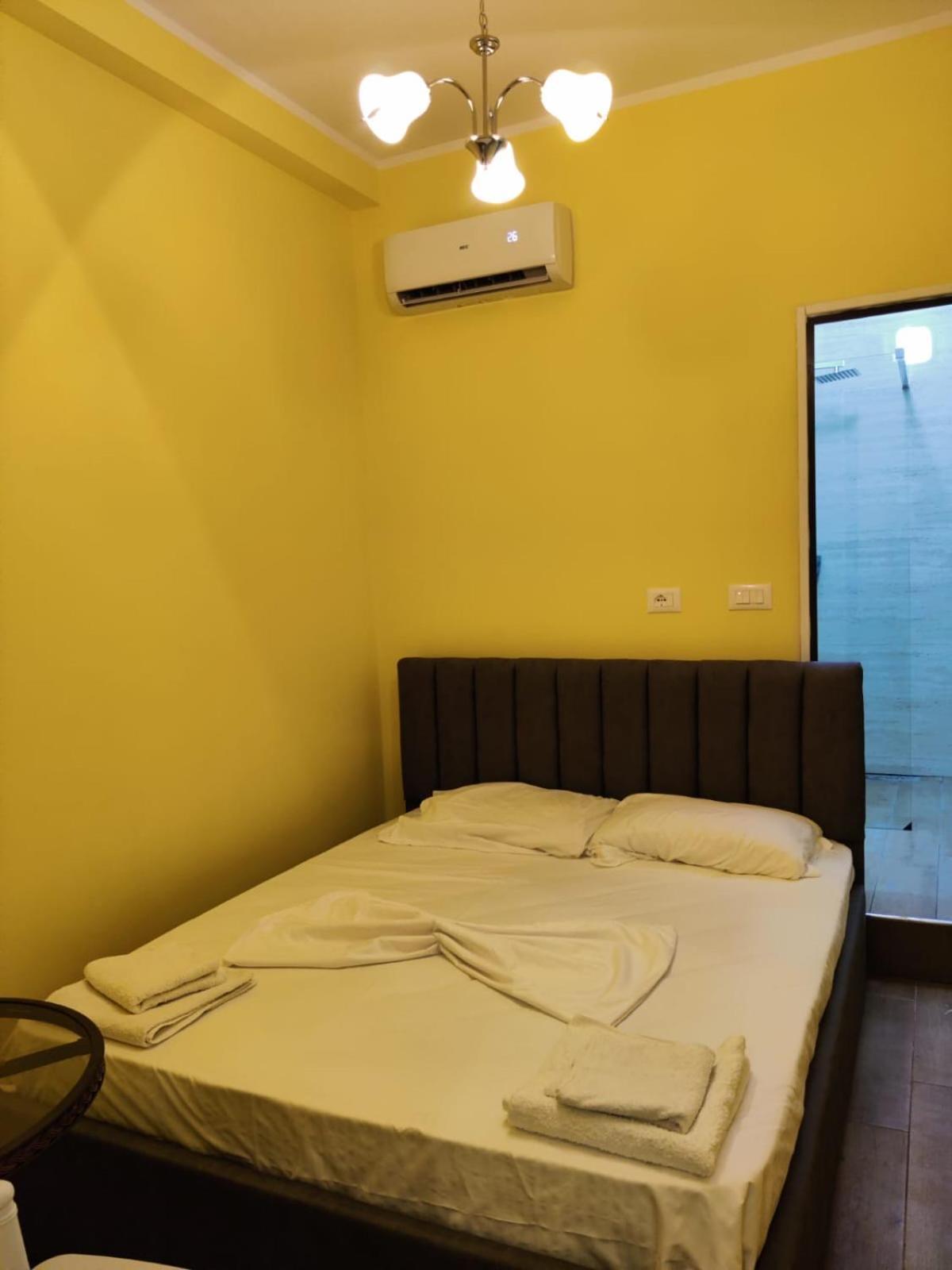 Auto Tana Guest House Тирана Екстер'єр фото