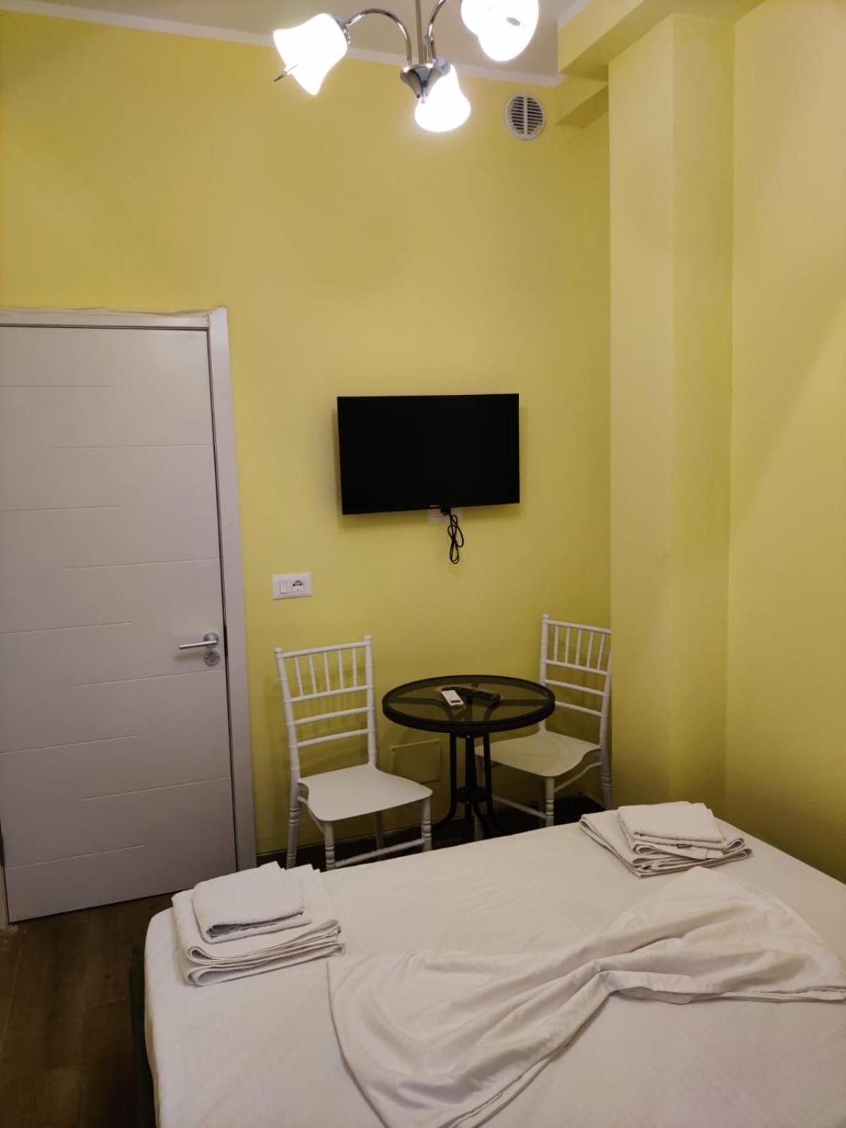 Auto Tana Guest House Тирана Екстер'єр фото